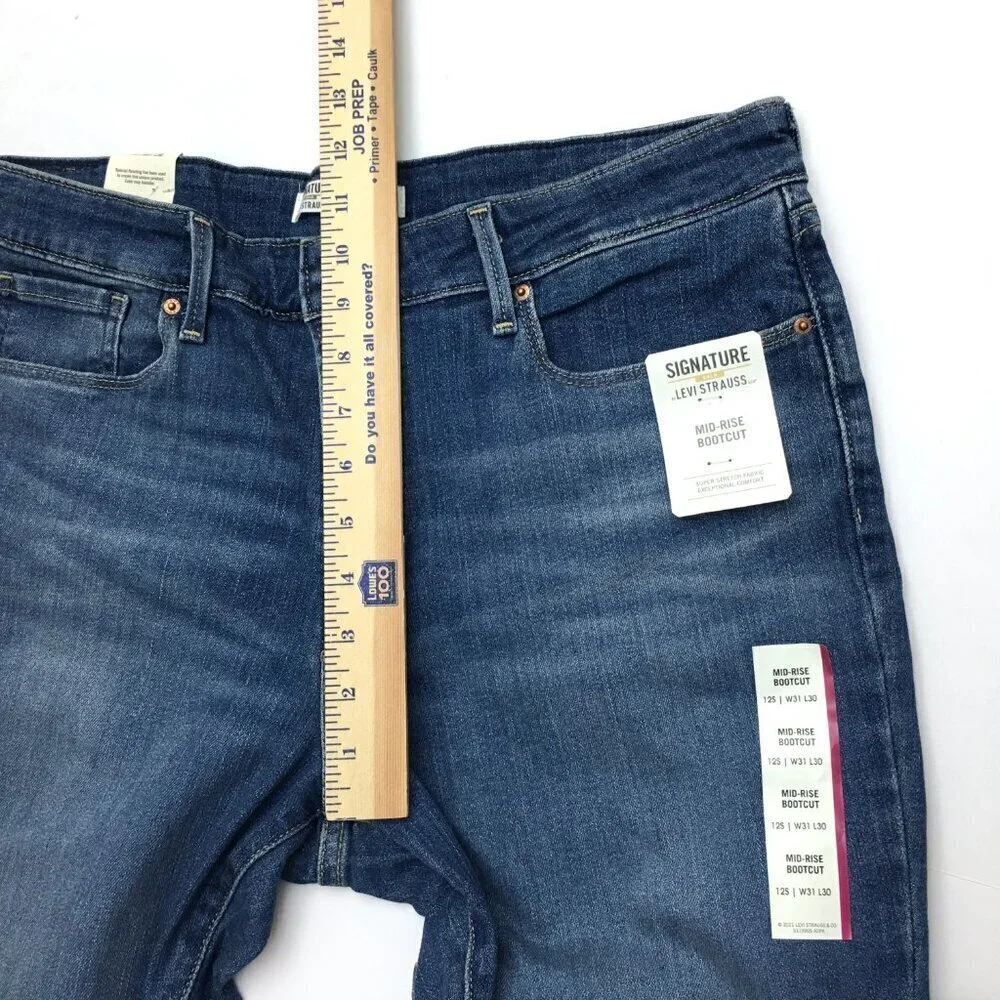 NEW Levi's Signature Jeans Women's Mid Rise Boot Cut Stretch size 12s length 30